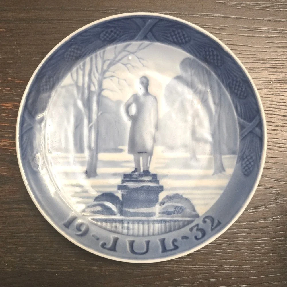1932 Royal Copenhagen Frederiksberg Garden Blue White Porcelain Collector Plate